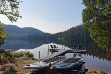 dormir en forêt Québec, hébergement forêt Saguenay, chalet forêt Québec, séjour nature Saguenay, hébergement Fjord du Saguenay, chalet vue fjord, vacances nature Québec, escapade en forêt Québec, hébergement plein air Saguenay, Auberge du Cap au Leste